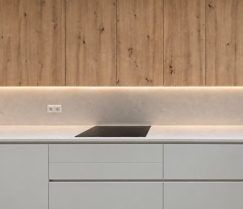 Kitchen with light oak wall units, Estepona