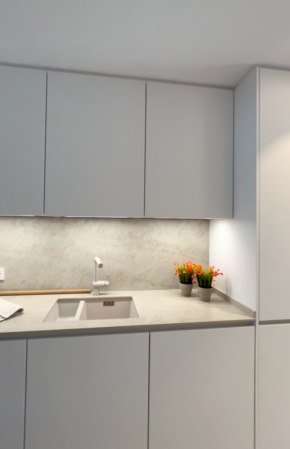 Kitchen with a stone backsplash and recessed lighting, Benahav&iacute;s